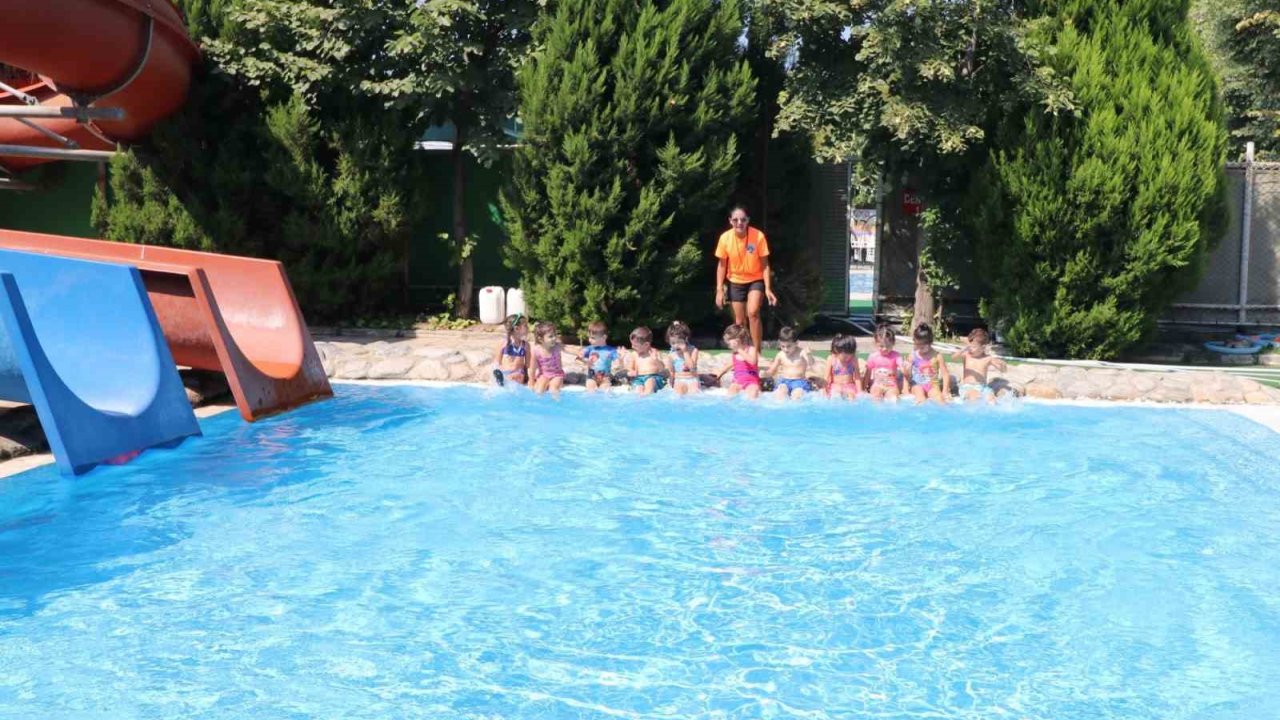 Minikler İlk Kez Havuz Heyecanı Yaşadı