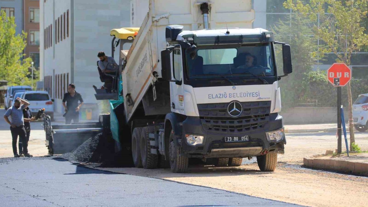 Elazığ’da Asfalt Seferberliği Sürüyor