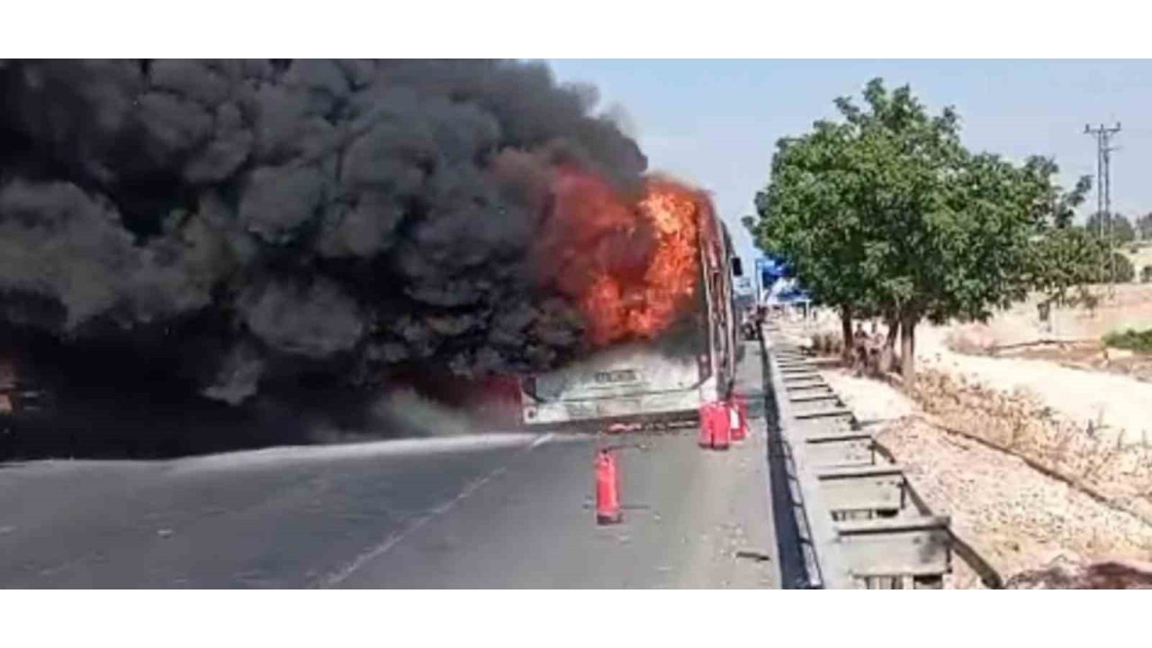 Şanlıurfa’da Şehir İçi Yolcu Otobüsü Alev Alev Yandı