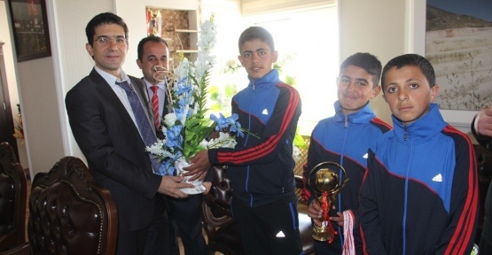 Kaymakam Öztürk dereceye giren sporcuları kabul etti