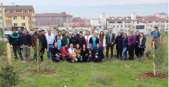 Körfez Devlet Hastanesi’ne 100 adet fidan dikildi