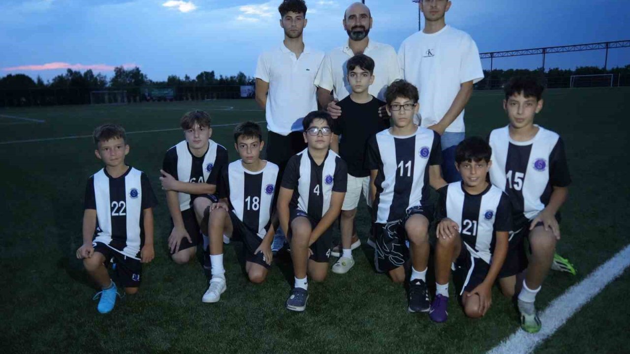 Messi Ve Ronaldo Hayaliyle Sahaya Çıkıyorlar