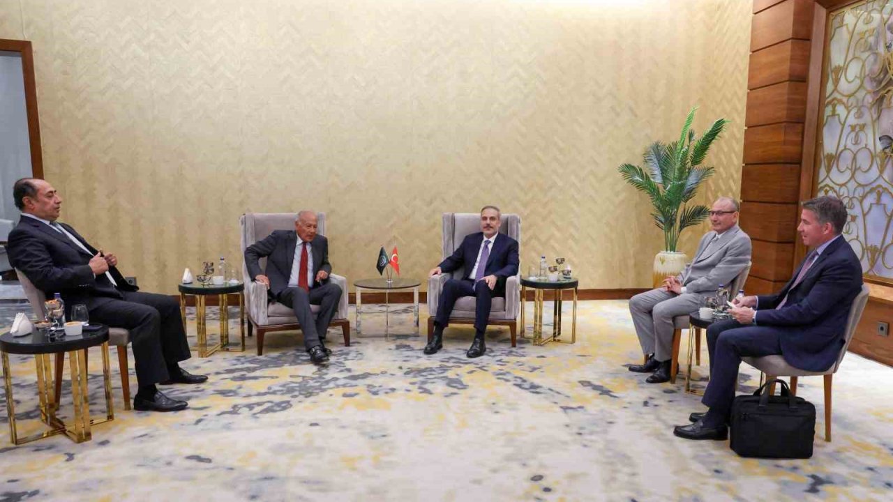 Bakan Fidan, Mısır’da Arap Birliği Genel Sekreteri Ahmed Ebu Gayt İle Görüştü