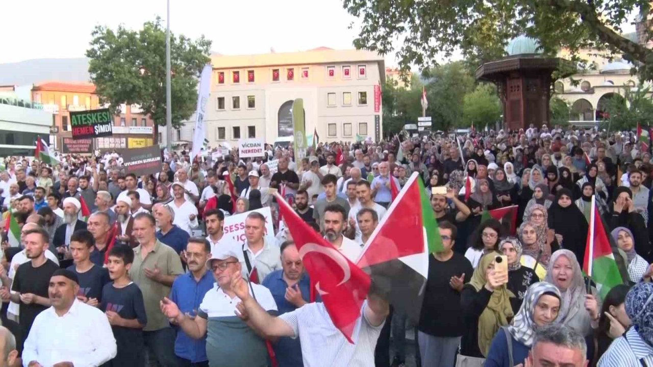 Bursa’da Yüzlerce Kişi Gazze İçin Yürüdü