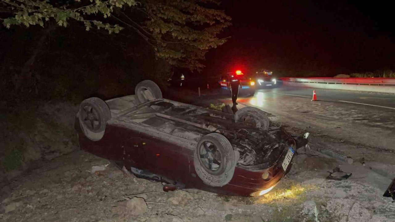 Takla Atan Otomobilde Kalbi Duran Sürücüyü Sağlık Ekipleri Kurtardı