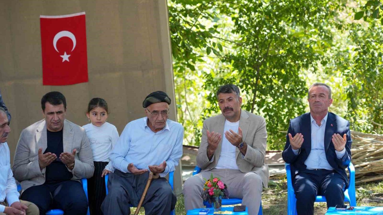 Vali Çelik, Şemdinli’de Şehit Ailelerini Ziyaret Etti