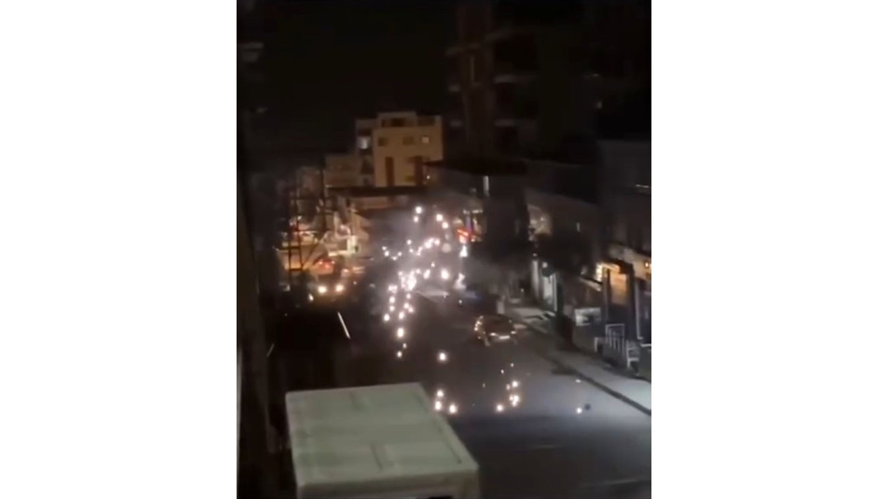 Sıcak Havayla Genleşen Elektrik Telleri Havai Fişek Gibi Patladı