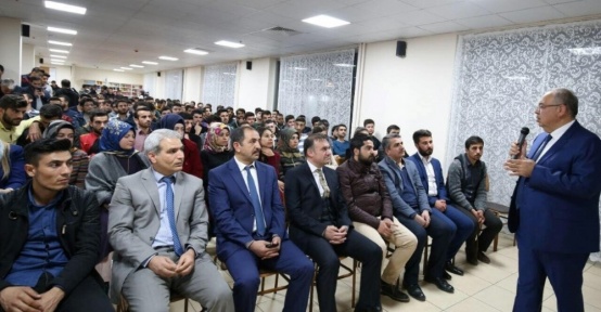 Başkan Kutlu, KYK’da kalan öğrencilere deneyimlerini anlattı