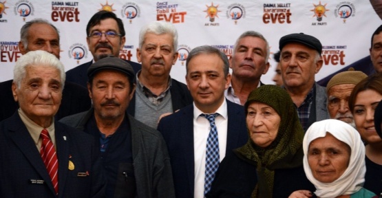 AK Parti yaşlılar ile bir araya geldi
