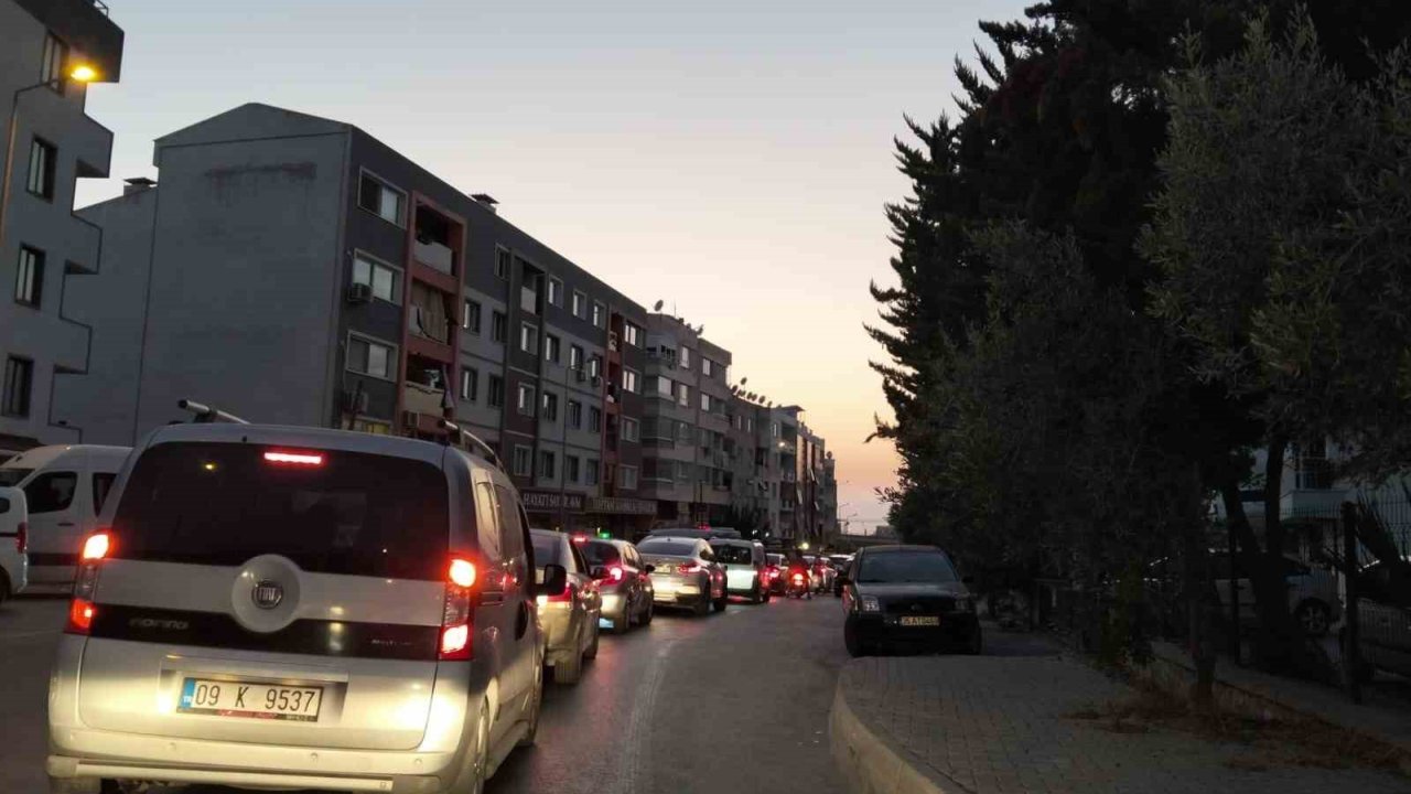 Trafik Yoğunluğundan Kuşadası Da Nasibini Aldı