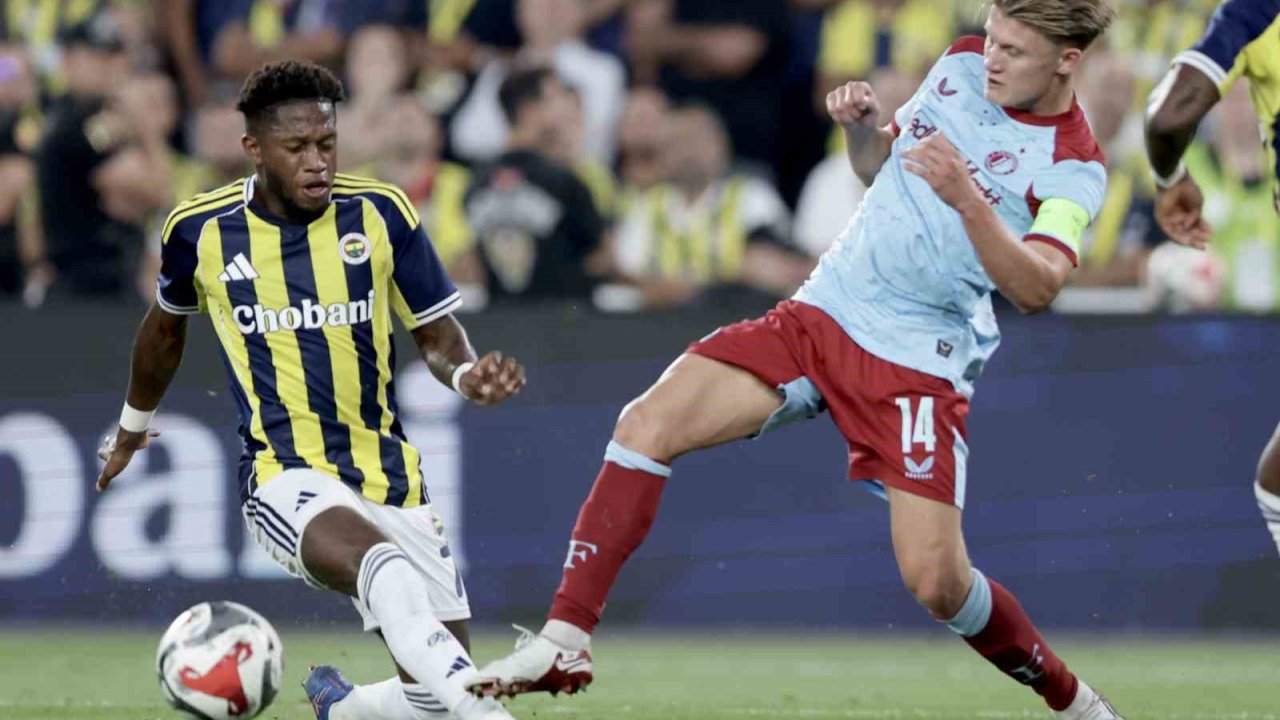 Uefa Şampiyonlar Ligi: Fenerbahçe: 2 - Feyenoord: 1 (İlk Yarı)