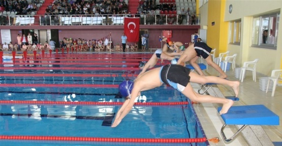 Yüzücüler Analig’de derece yaptı