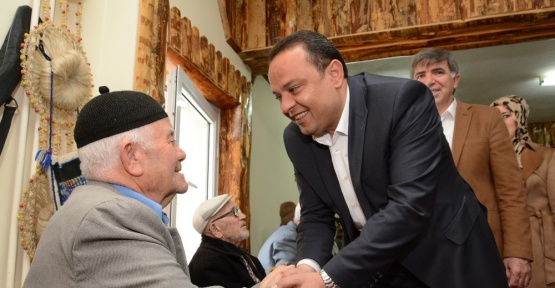 AK Parti Aksaray heyeti huzurevi sakinleriyle bir araya geldi