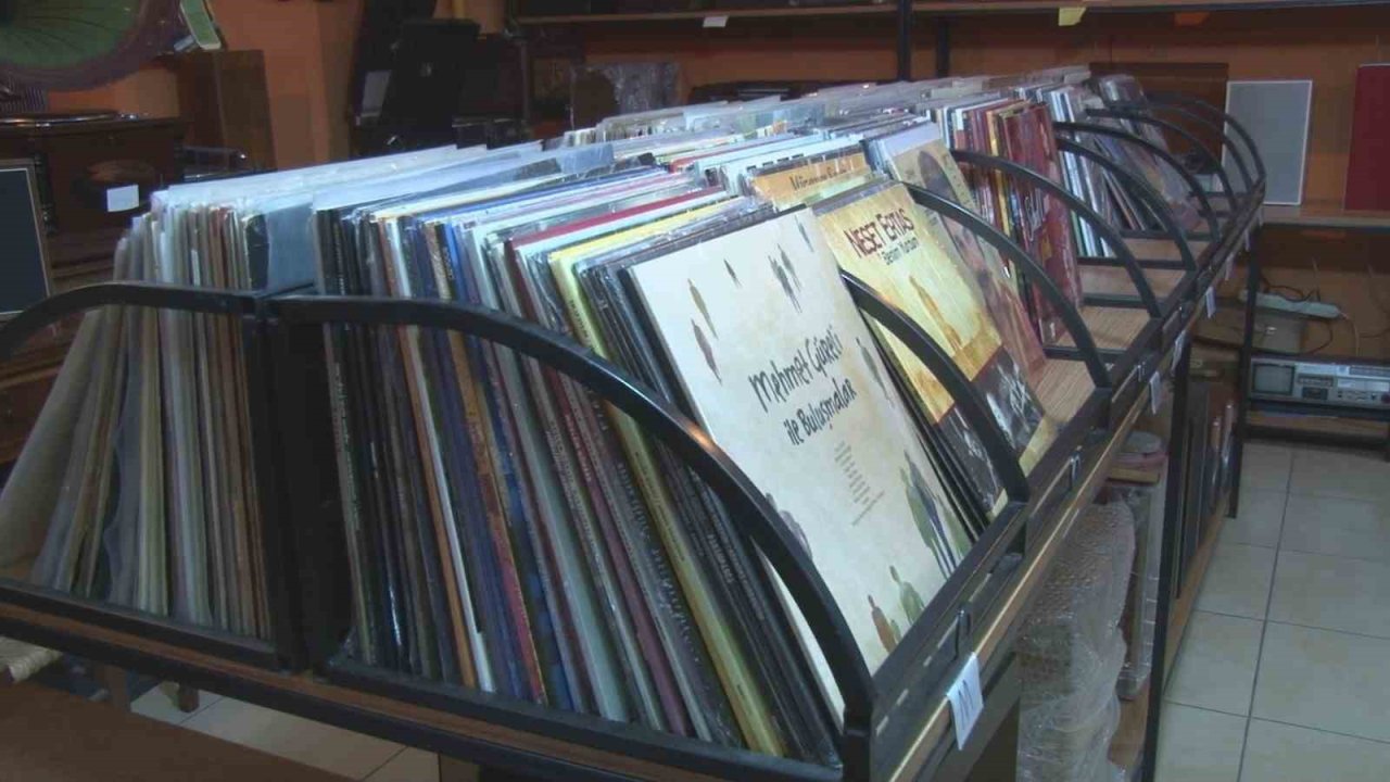 Ankara Kalesi’ndeki Kafeler Müşteriler İçin Renkli Görüntüler Oluşturuyor