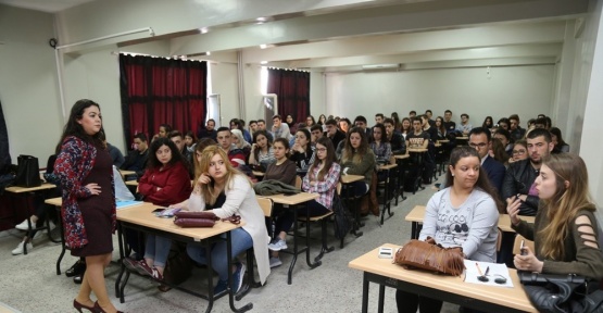 Üniversiteli gençlere madde bağımlığı ile mücadele eğitimi