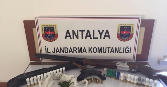 Alanya’da jandarma ruhsatsız silah ele geçirdi