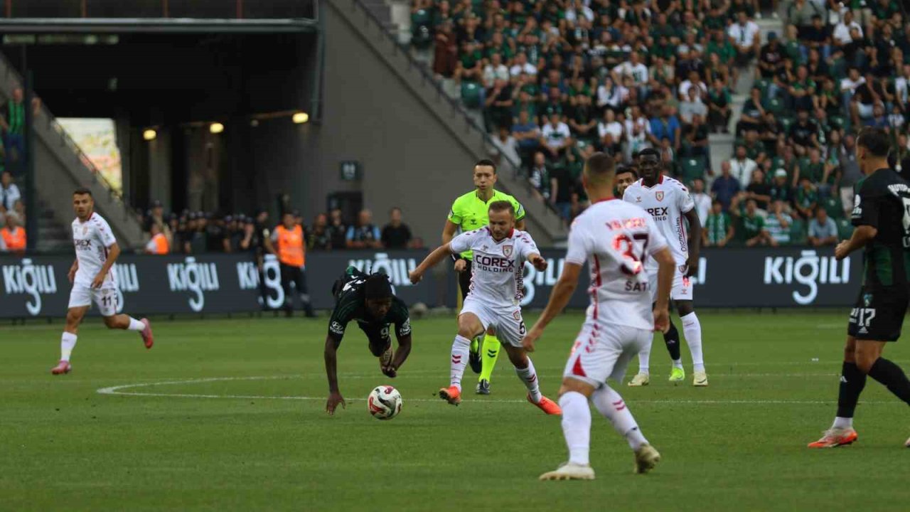 Trendyol Süper Lig: Kocaelispor: 0 - Samsunspor: 0 (İlk Yarı)