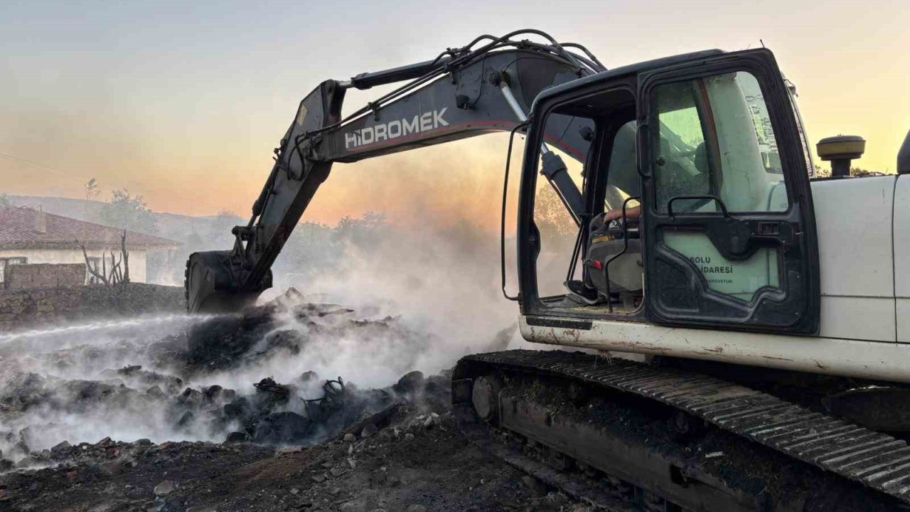Bolu’da Alevler Önüne Gelen Yapıyı Küle Çevirdi: 3 Ev, 2 Ahır, 2 Samanlık Yandı
