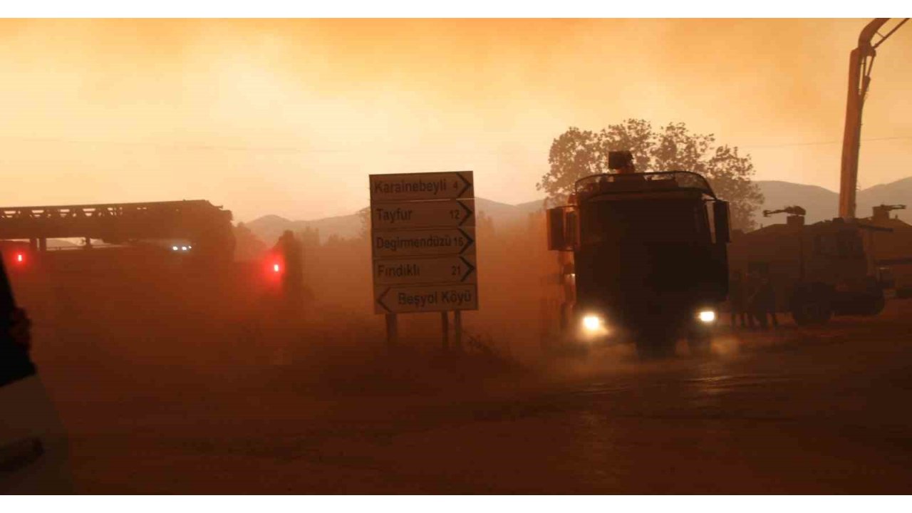 Çanakkale’de Çıkan Orman Yangınında 5 Köy Tahliye Edildi