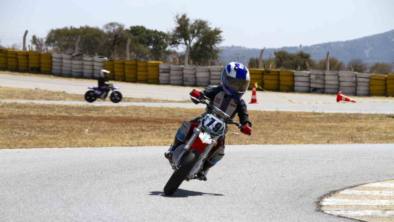 Süpermoto Şampiyonası’nın 3. Ayak Yarışları Uşak’ta Başladı