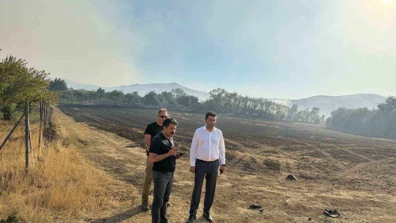 Anız Yangını 3 Köye Sıçradı, Yerleşim Yerlerine Ulaşmadan Kontrol Altına Alındı