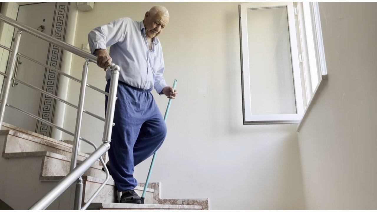 Yılların Asansör Sorunu Yaşlı Çifti Evde Hapis Hayatı Yaşatıyor