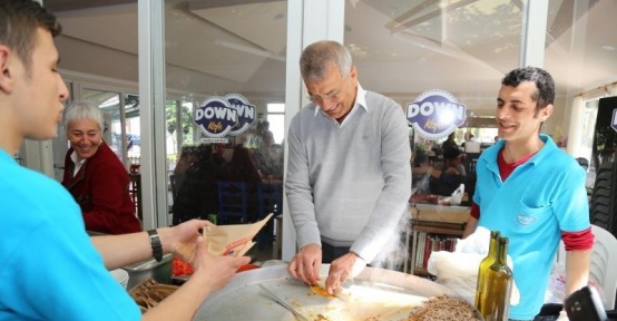 Başkan Tarhan’dan konuklara tantuni ziyafeti