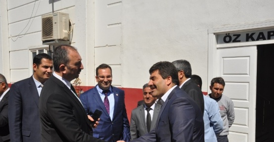 Ak Parti Genel Sekreteri Abdülhamit Gül halı fabrikasında işçilerle öğle yemeği yedi