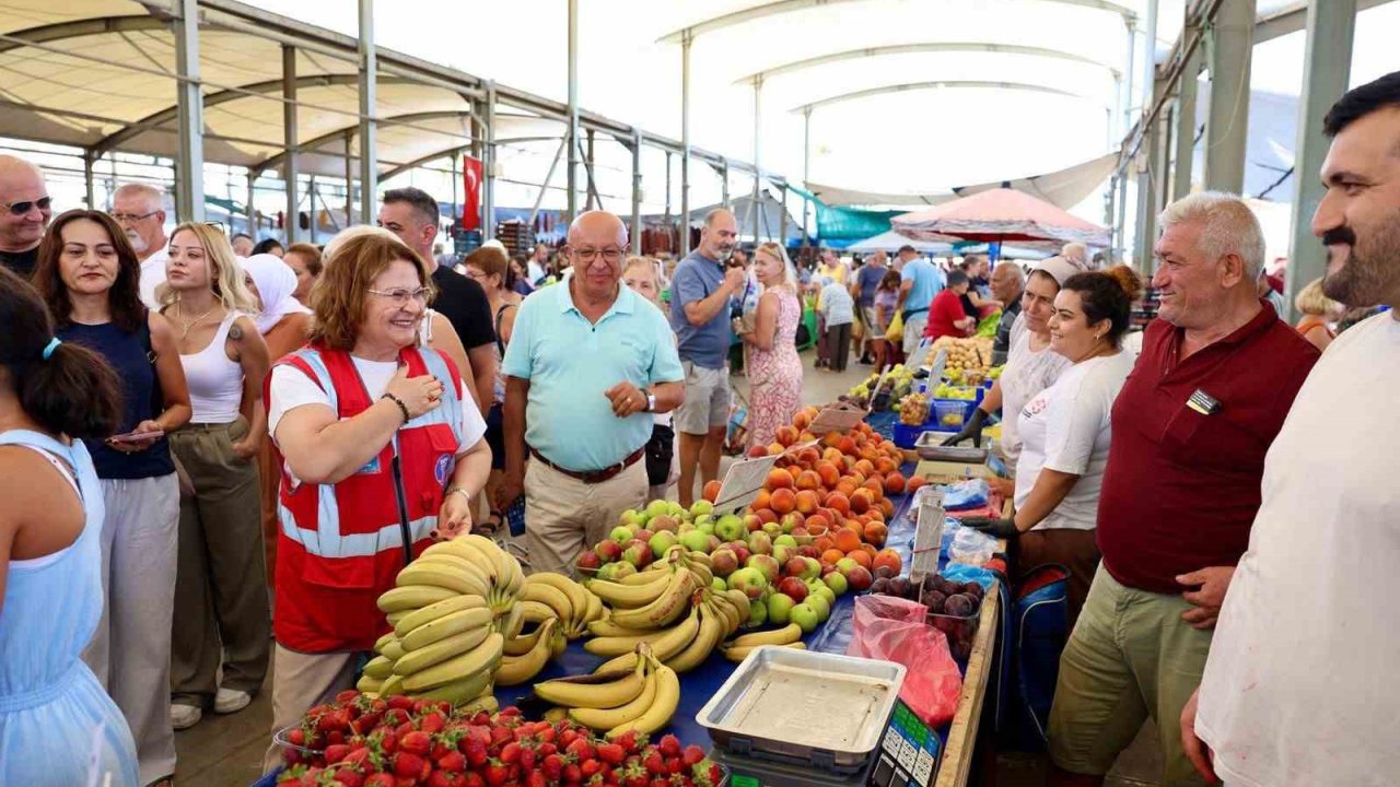 Başkan Gençay Cumartesi Pazarında Vatandaşlarla Buluştu