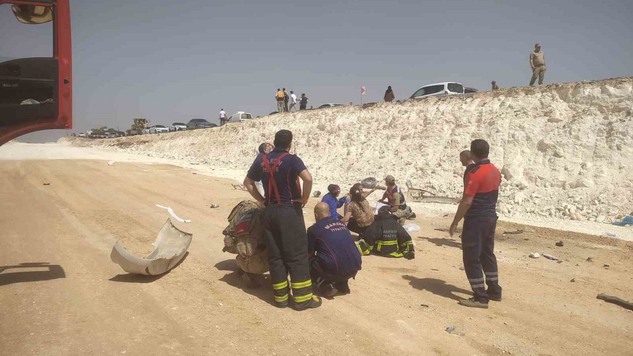 Mardin’de Otomobil Şarampole Yuvarlandı: 1 Ölü, 6 Yaralı