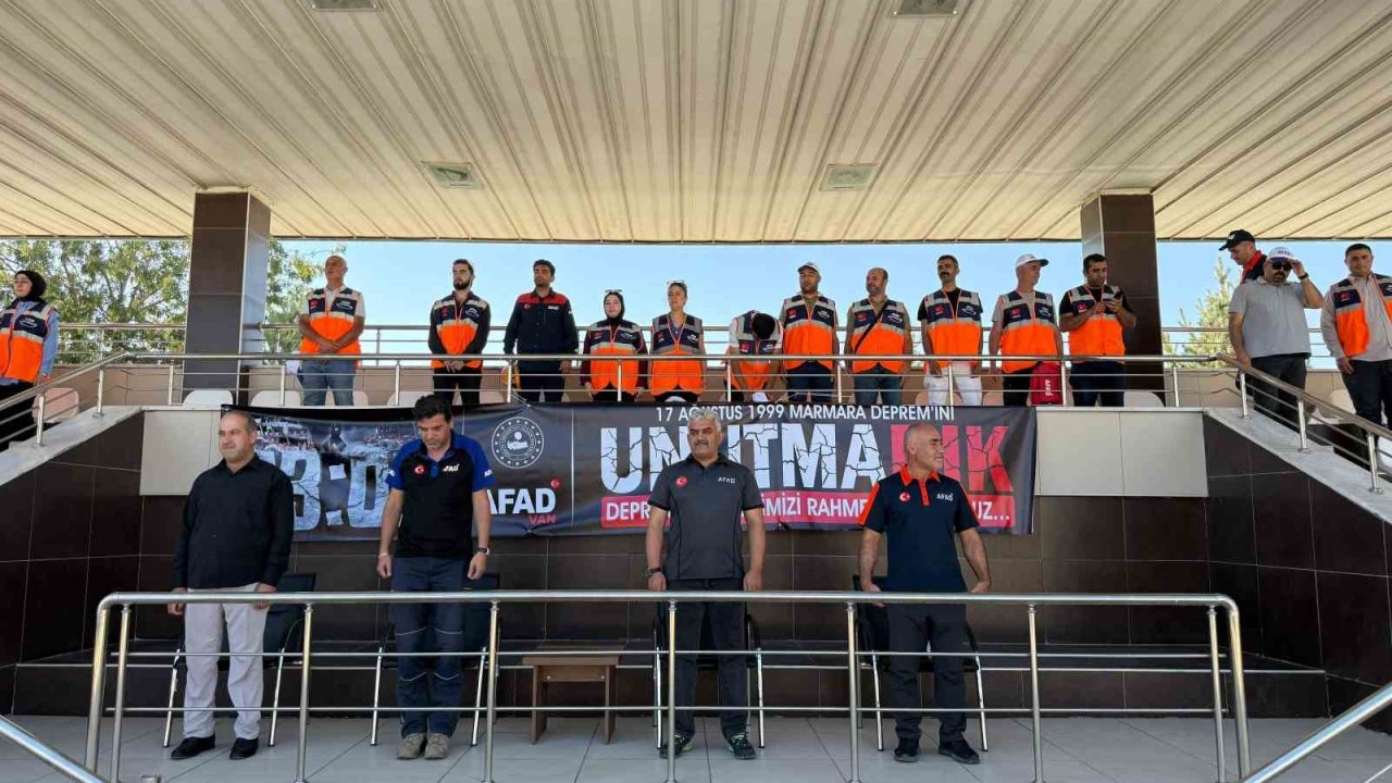 Marmara Depreminde Hayatını Kaybedenler Van’da Anıldı