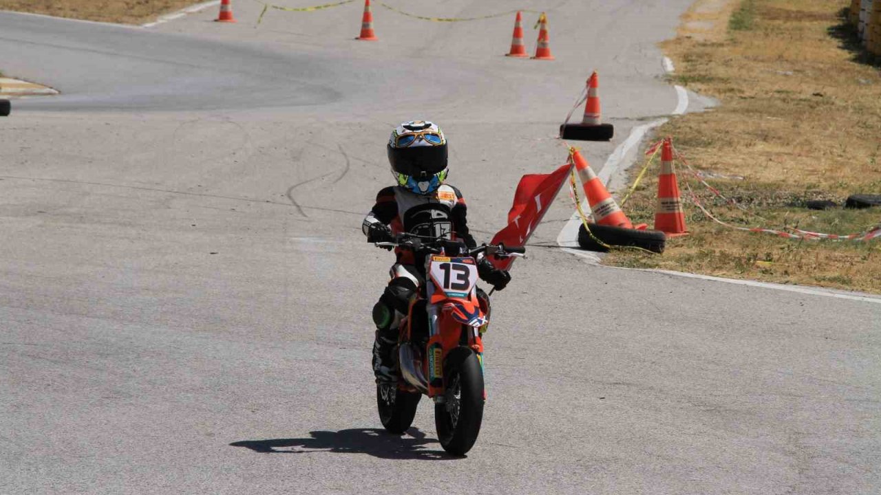 Süpermoto Şampiyonası’nın 3. Ayağı Uşak’ta Tamamlandı