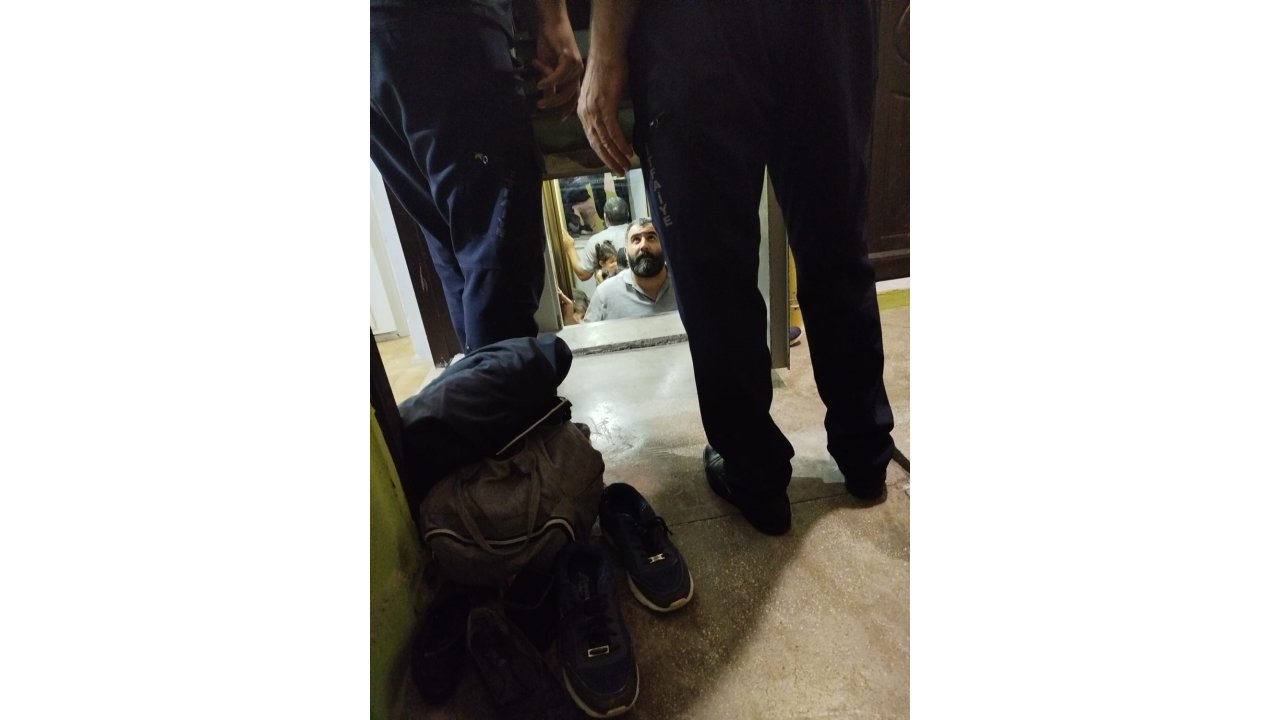 Asansörde Kalan Aileyi Ekipler Kurtardı