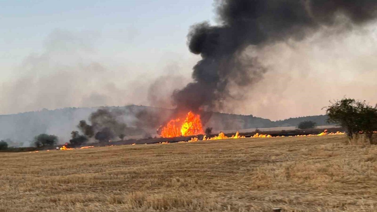 Saman Yüklü Kamyon Alev Alev Yandı