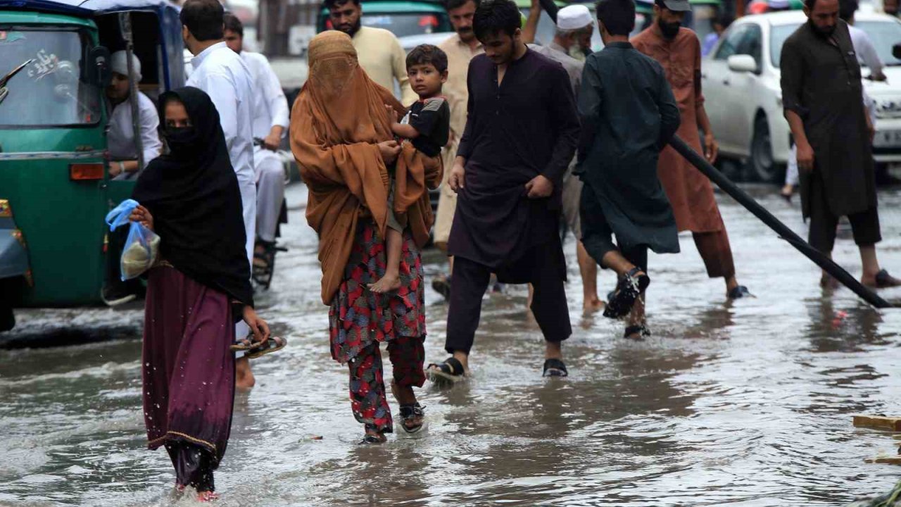 Pakistan’daki Sel Ve Heyelanlarda Can Kaybı 674’e Yükseldi