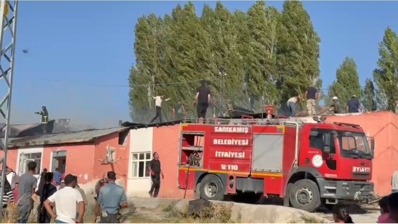 Kars’ta Evde Yangın Paniğe Neden Oldu
