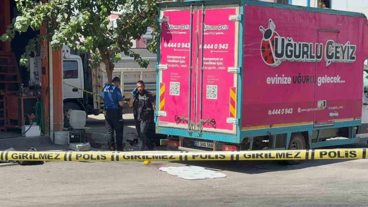 Geri Manevra Yapan Kamyonetin Altında Kalan Çocuk Hayatını Kaybetti