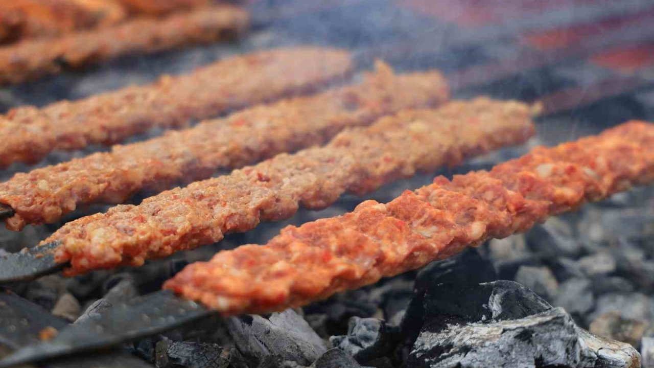 Adana Kebabında Karbonat, Hamur Ve Ekmek Hilesine Dikkat