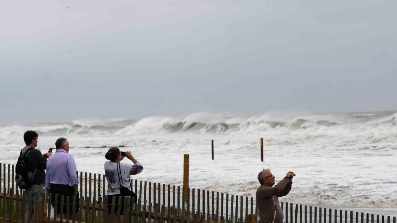 Erin Kasırgası Abd’nin Doğu Kıyılarını Vurmaya Başladı