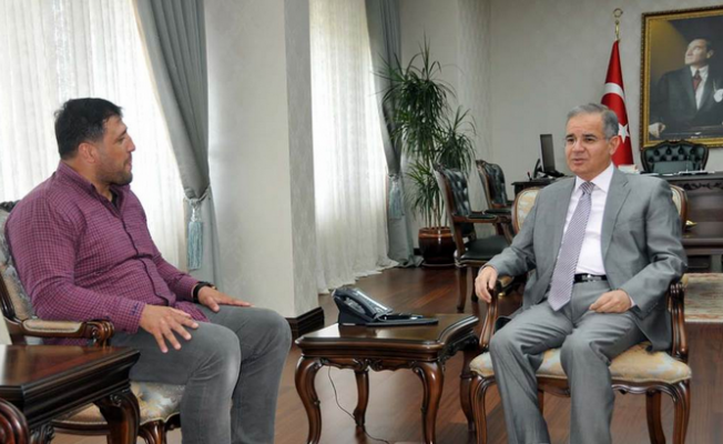 Başpehlivan Kara, Karaman Valisi Tapsız’ı Ziyaret Etti