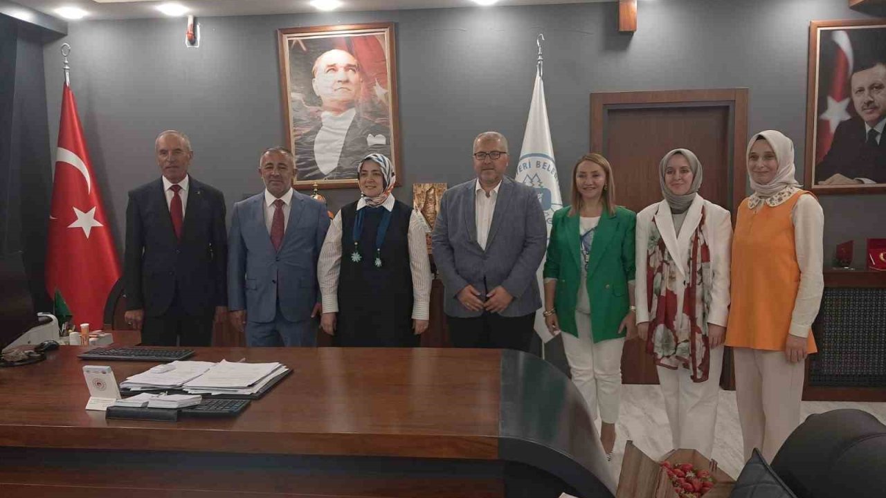 Ak Parti Genel Merkez Kadın Kolları Başkanı, Çömlek Yaptı