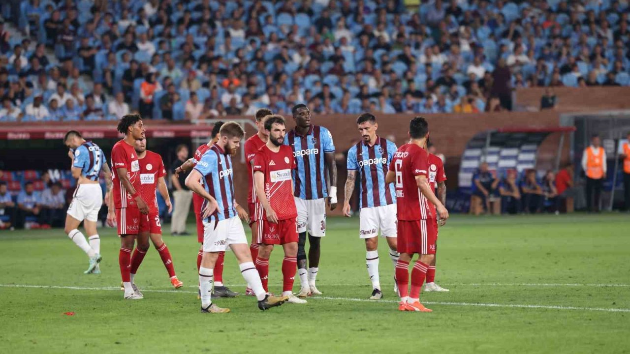 Trendyol Süper Lig: Trabzonspor: 1 - Antalyaspor: 0 (İlk Yarı)