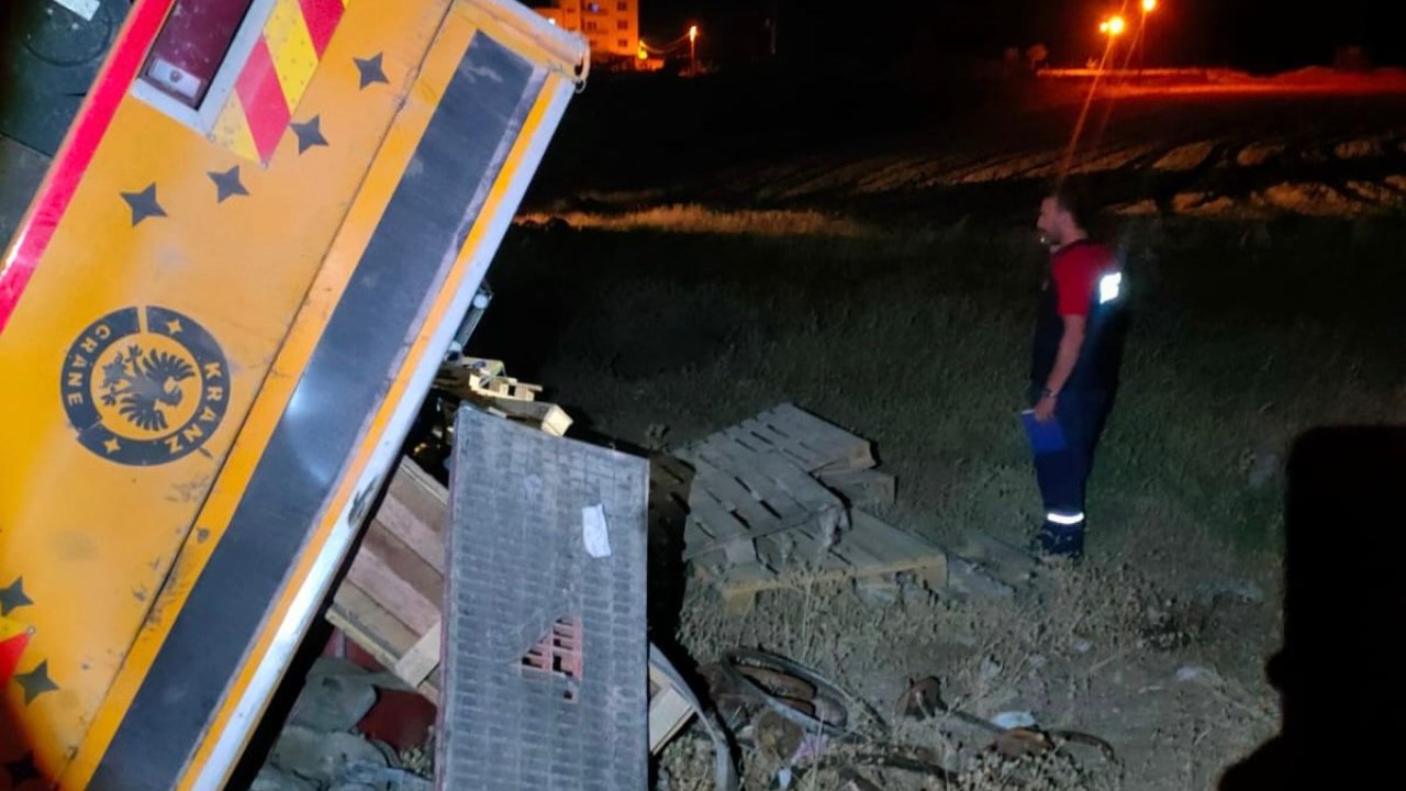 Siirt’te Vinç Devrildi 1 Kişi Yaralandı