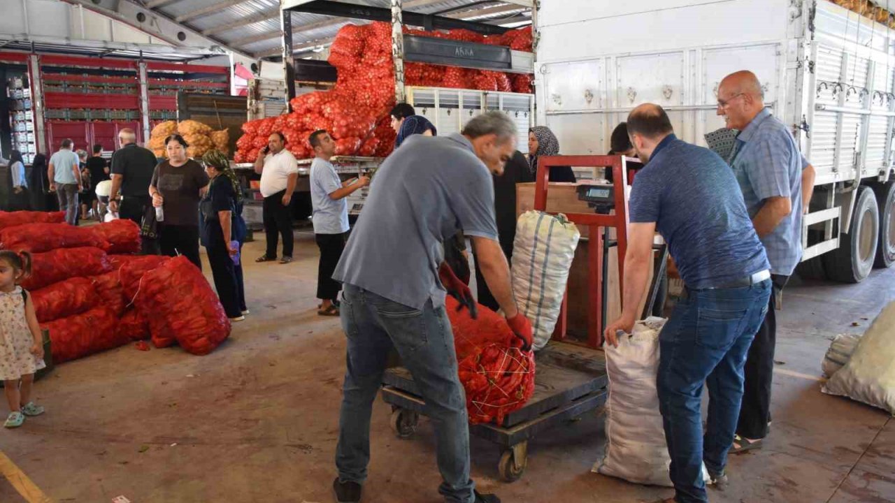 Şahinbey Belediyesi’nin ’üreticiden Tüketiciye Tarla Fiyatına’ Projesine Vatandaşlardan Tam Not