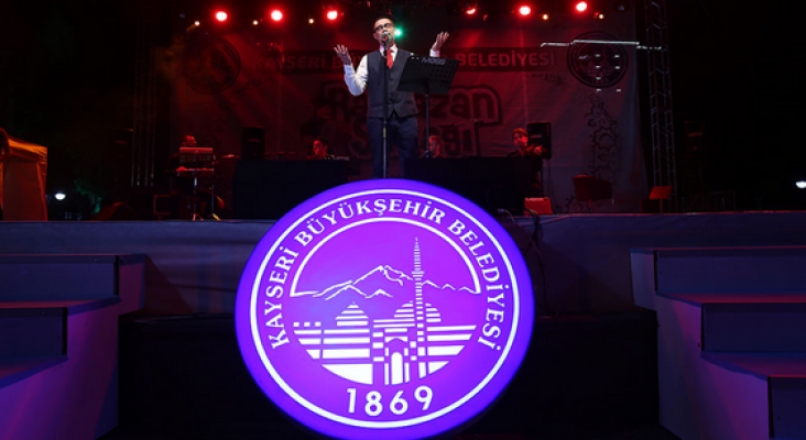 İbrahim Sadri şiirler seslendirdi