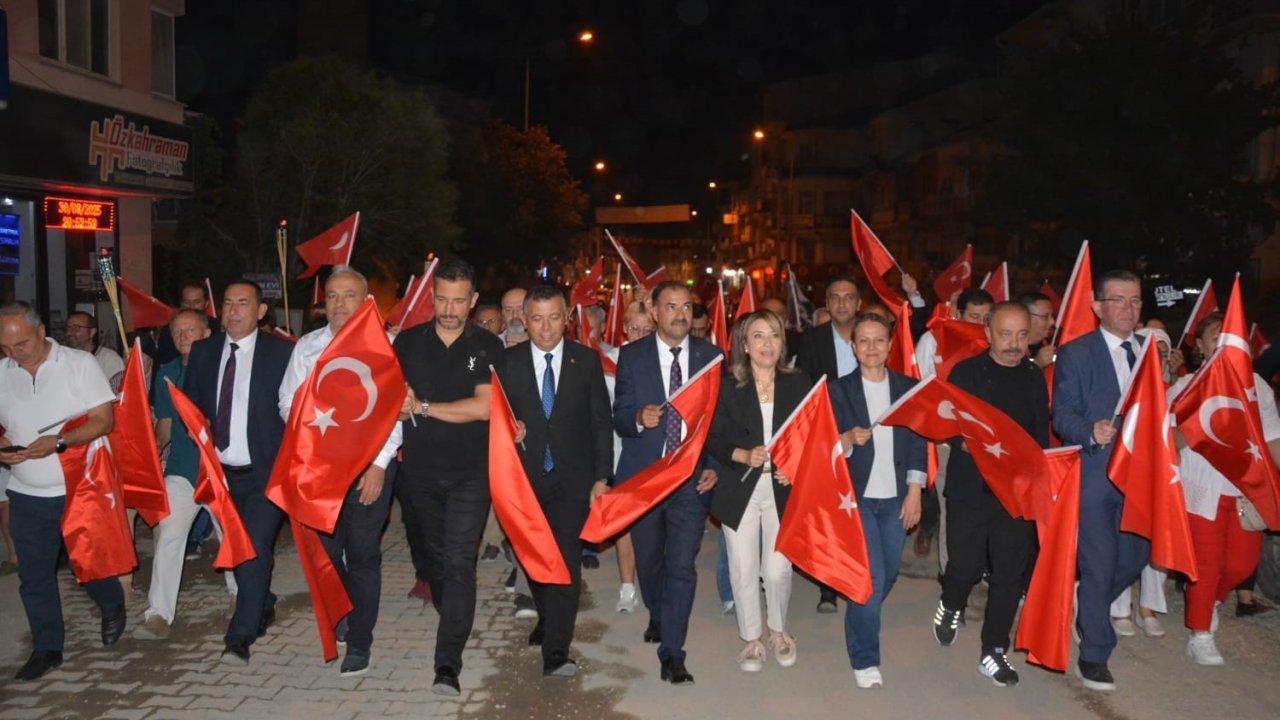 Demirci’de 30 Ağustos Ve Kurtuluş Günü Fener Alayıyla Kutlandı