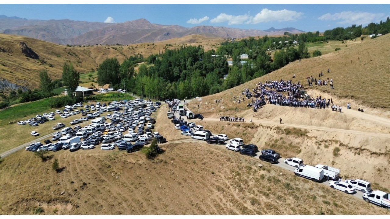 Kazada Hayatını Kaybeden Aynı Aileden 5 Kişi Gözyaşları İçinde Toprağa Verildi