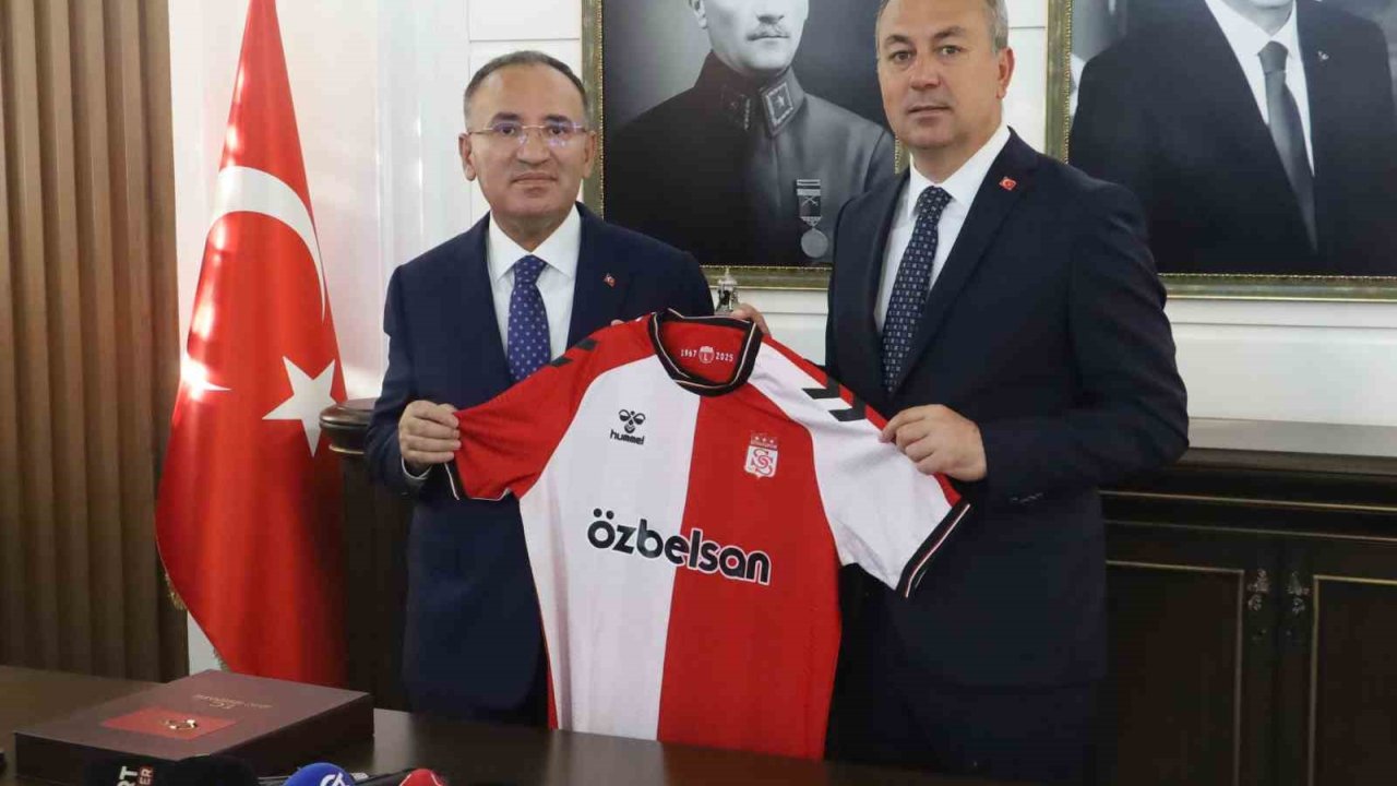 Başkan Uzun’dan Tbmm Başkanvekili Bozdağ’a Sivasspor Forması