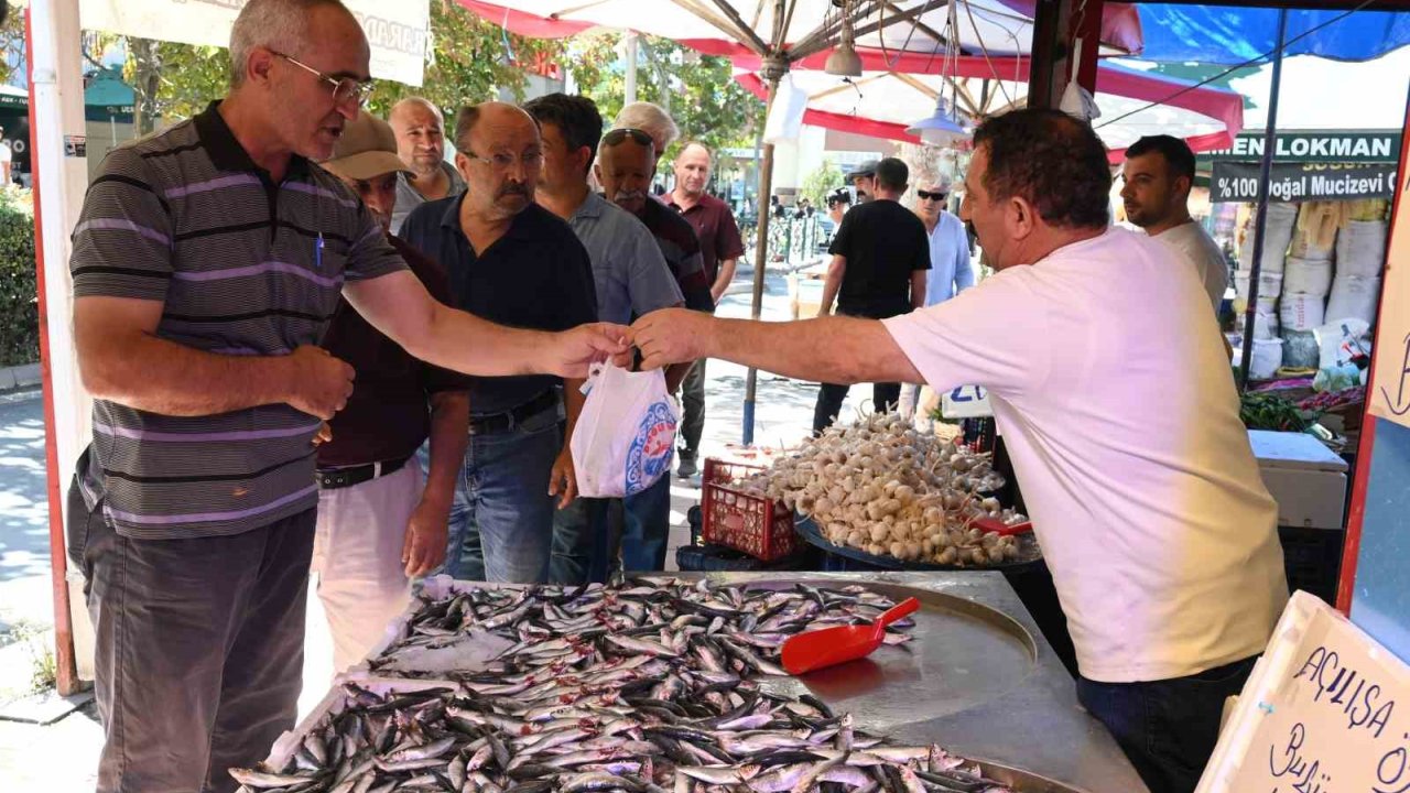 Eskişehir’de ’hayrına’ Balık Dağıtma Yarışı: 2 Günde 6 Ton Dağıtıldı