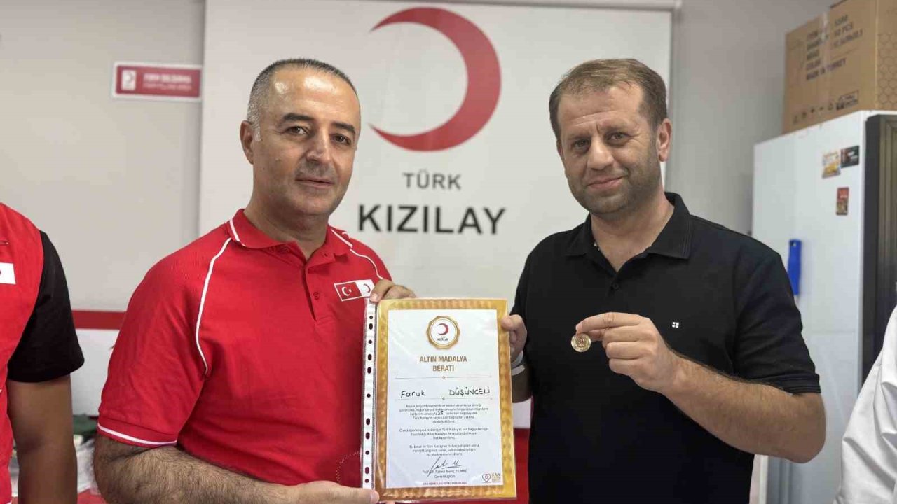 Mardin’de 40. Kez Kan Bağışı Yapan Gönüllüye Madalya Verildi